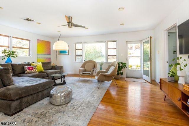 124 Essex Ave, Glen Ridge Boro Twp., NJ 07028