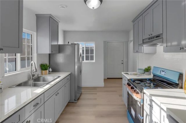 1612 W 71st Street, Los Angeles, CA 90047