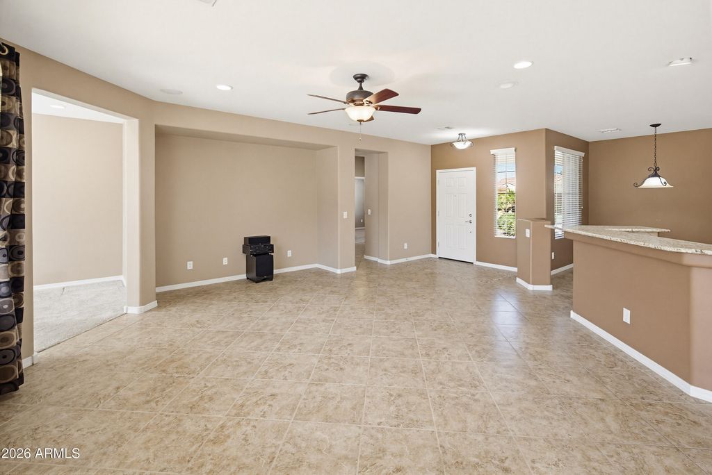 Image 15 of property listing at 27301 W MOHAWK Lane, Buckeye, AZ 85396