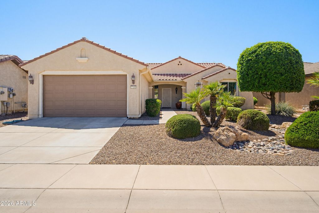 Image 2 of property listing at 27301 W MOHAWK Lane, Buckeye, AZ 85396