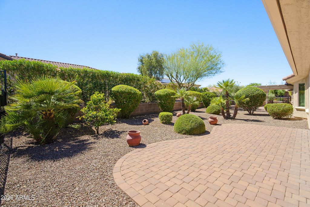 Image 36 of property listing at 27301 W MOHAWK Lane, Buckeye, AZ 85396