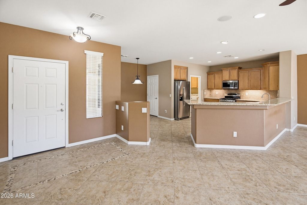 Image 5 of property listing at 27301 W MOHAWK Lane, Buckeye, AZ 85396