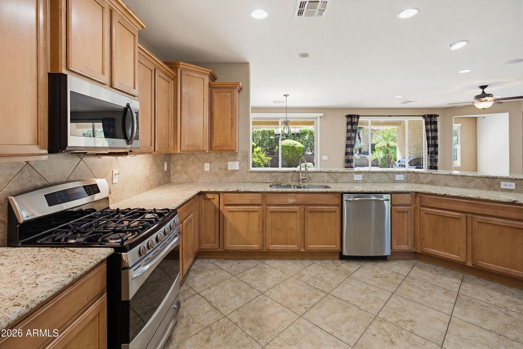 Image 8 of property listing at 27301 W MOHAWK Lane, Buckeye, AZ 85396