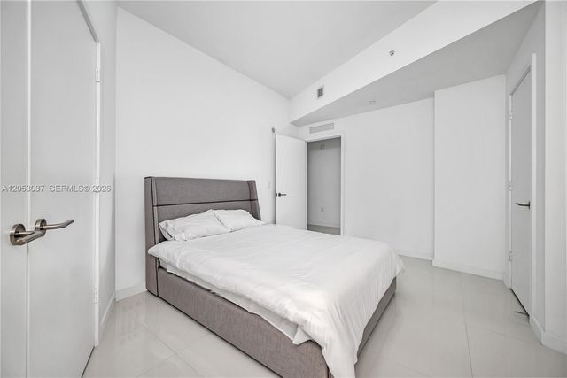 851 NE 1st Ave 1701, Miami, FL 33132