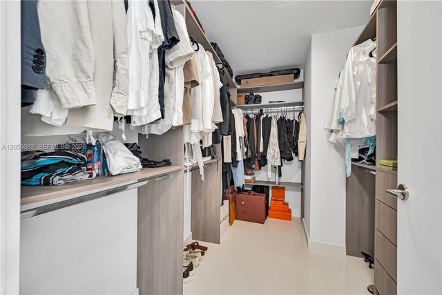 851 NE 1st Ave 1701, Miami, FL 33132