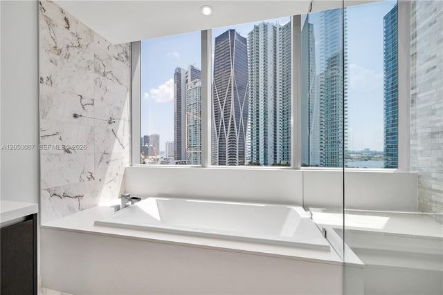 851 NE 1st Ave 1701, Miami, FL 33132