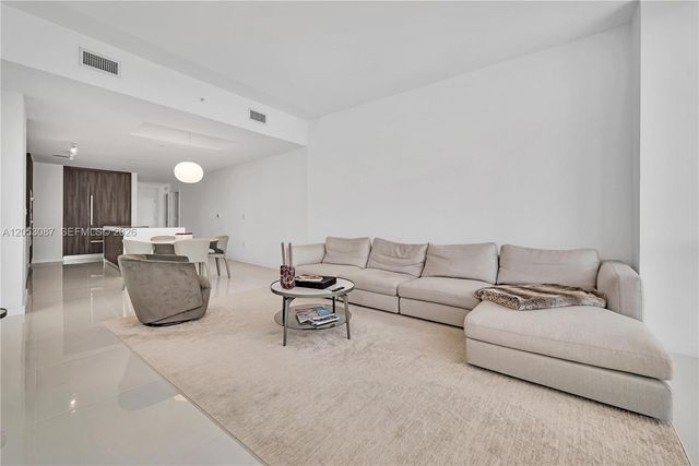 851 NE 1st Ave 1701, Miami, FL 33132