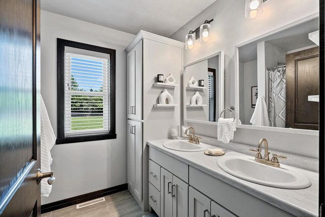 1285 CLEMENTINE ROAD, Howard, WI 54313