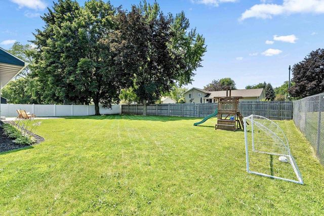 1285 CLEMENTINE ROAD, Howard, WI 54313