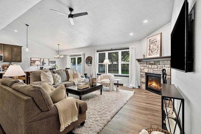 1285 CLEMENTINE ROAD, Howard, WI 54313