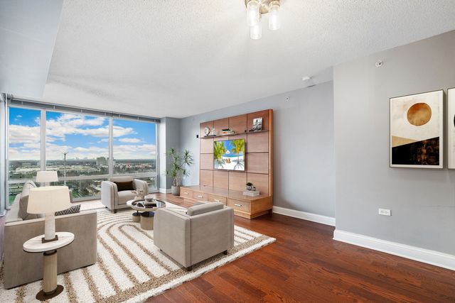 9655 Woods Drive 1709, Skokie, IL 60077