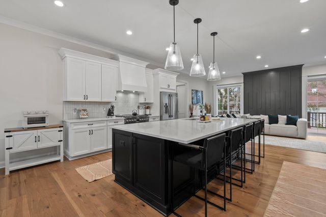 130 Barrington Place, Powell, OH 43065