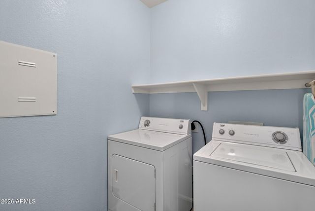 687 E PALOMINO Way, San Tan Valley, AZ 85143