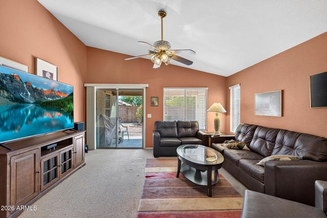 687 E PALOMINO Way, San Tan Valley, AZ 85143