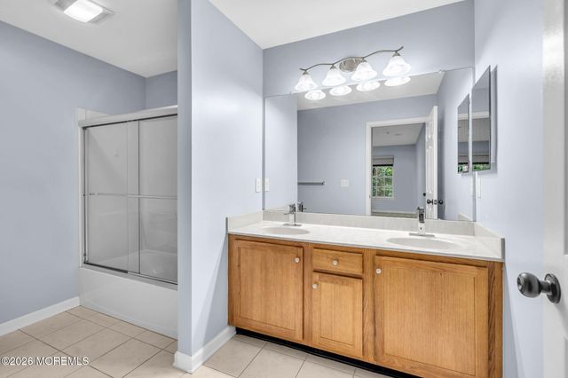 38 Oxford Court, Englishtown, NJ 07726