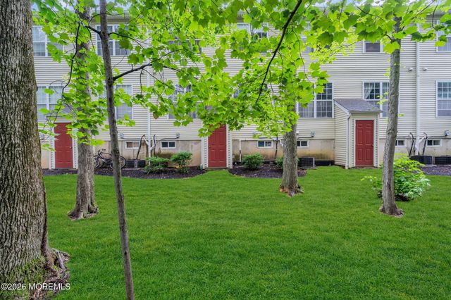 38 Oxford Court, Englishtown, NJ 07726