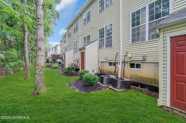38 Oxford Court, Englishtown, NJ 07726