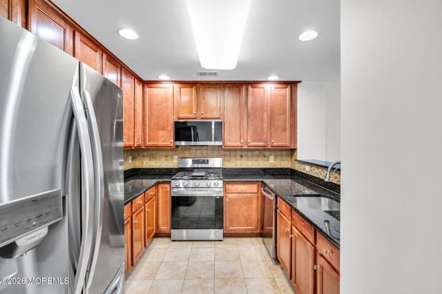 38 Oxford Court, Englishtown, NJ 07726