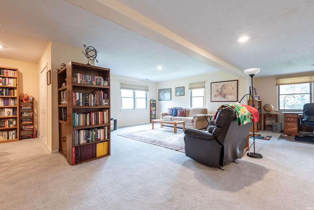 2258 E Cape Cod Drive, Bloomington, IN 47401