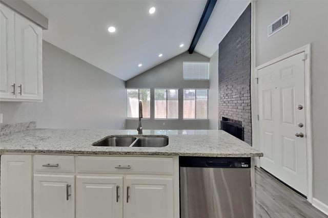 8607 Pines Place Drive, Humble, TX 77346
