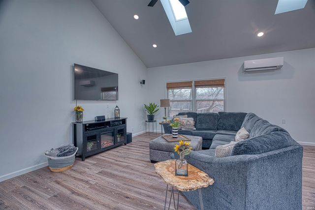 1755 Brian Drive, Newburgh, IN 47630