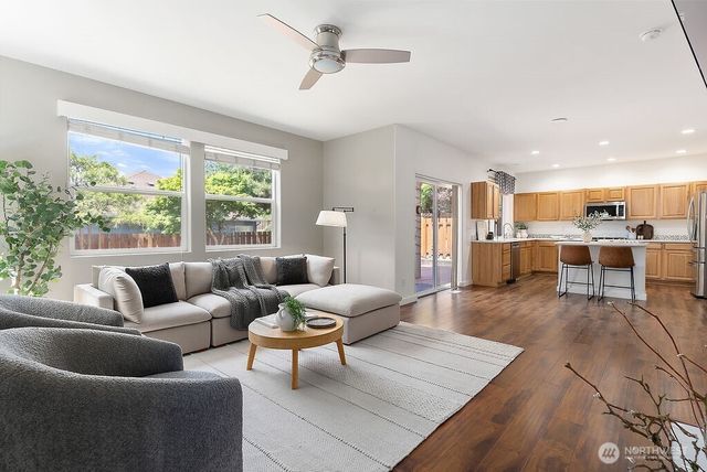 27977 251st Avenue SE, Maple Valley, WA 98038