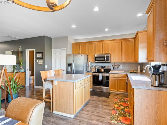 21117 Ne OSBURN Loop, Fairview, OR 97024