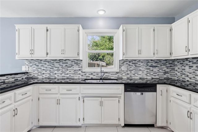 10304 NW 85th Court, Kansas City, MO 64153