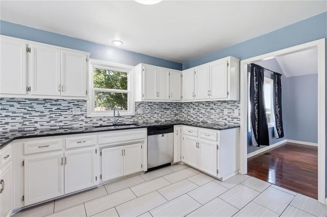 10304 NW 85th Court, Kansas City, MO 64153