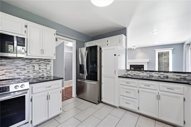 10304 NW 85th Court, Kansas City, MO 64153