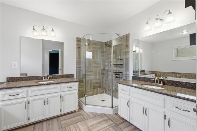 10304 NW 85th Court, Kansas City, MO 64153