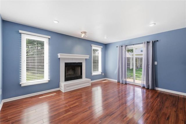 10304 NW 85th Court, Kansas City, MO 64153