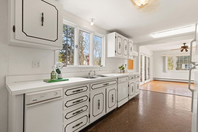 42 Glendale Rd, Sharon, MA 02067