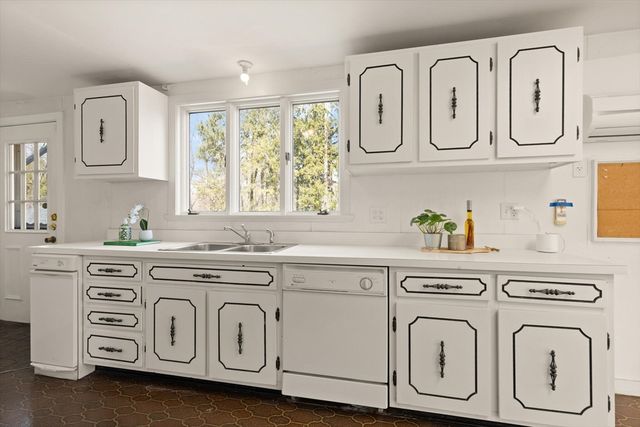 42 Glendale Rd, Sharon, MA 02067