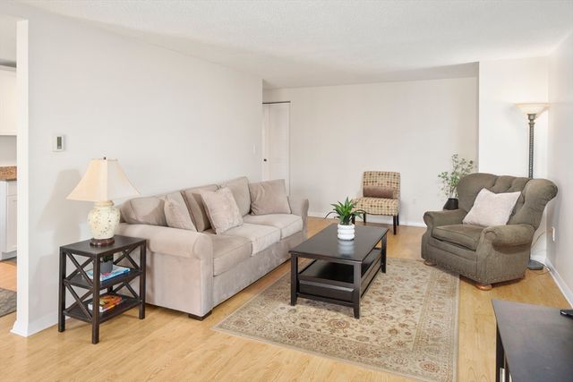 220 Bedford St E-6, Bridgewater, MA 02324