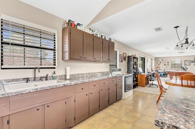 6012 Crosby Cedar Bayou Road, Baytown, TX 77521