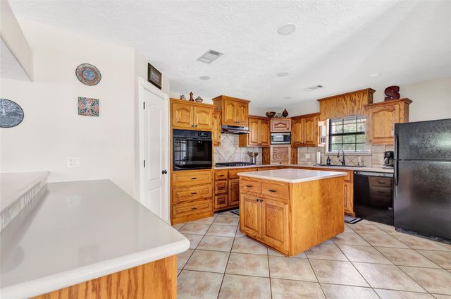 6012 Crosby Cedar Bayou Road, Baytown, TX 77521