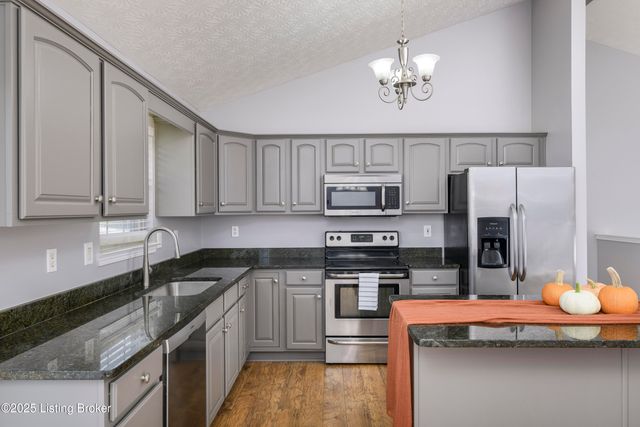 1034 Brookstone Ct, Georgetown, IN 47122