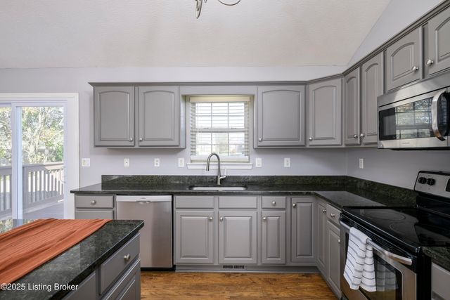 1034 Brookstone Ct, Georgetown, IN 47122