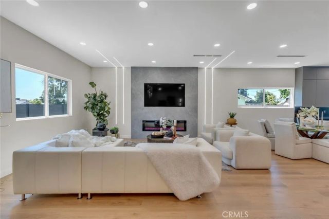 7115 Matilija Avenue, Van Nuys, CA 91405