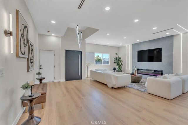7115 Matilija Avenue, Van Nuys, CA 91405