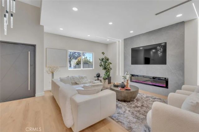 7115 Matilija Avenue, Van Nuys, CA 91405