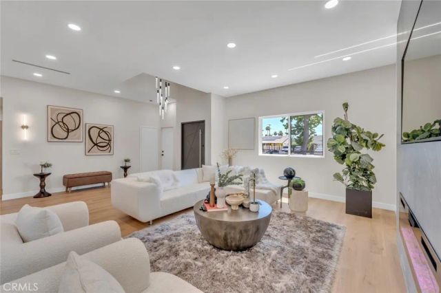 7115 Matilija Avenue, Van Nuys, CA 91405