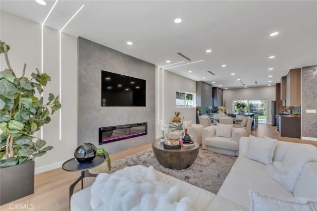 7115 Matilija Avenue, Van Nuys, CA 91405