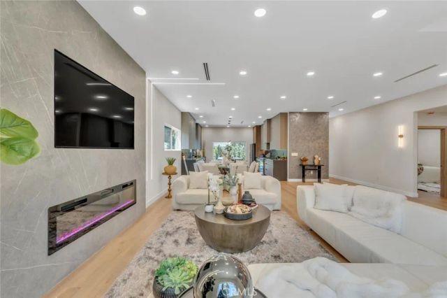 7115 Matilija Avenue, Van Nuys, CA 91405