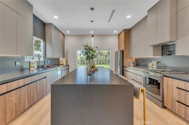7115 Matilija Avenue, Van Nuys, CA 91405