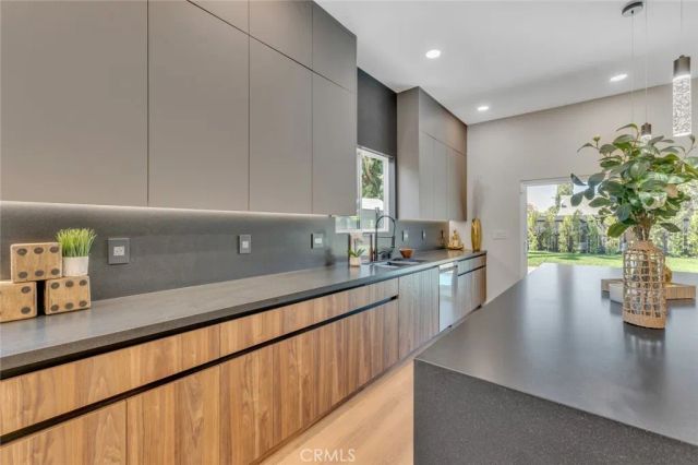 7115 Matilija Avenue, Van Nuys, CA 91405