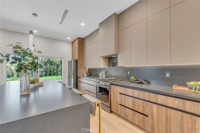 7115 Matilija Avenue, Van Nuys, CA 91405