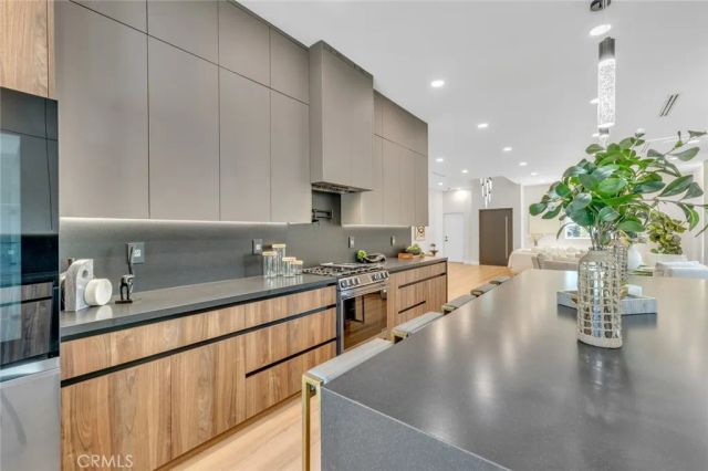 7115 Matilija Avenue, Van Nuys, CA 91405