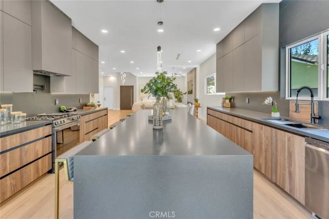 7115 Matilija Avenue, Van Nuys, CA 91405